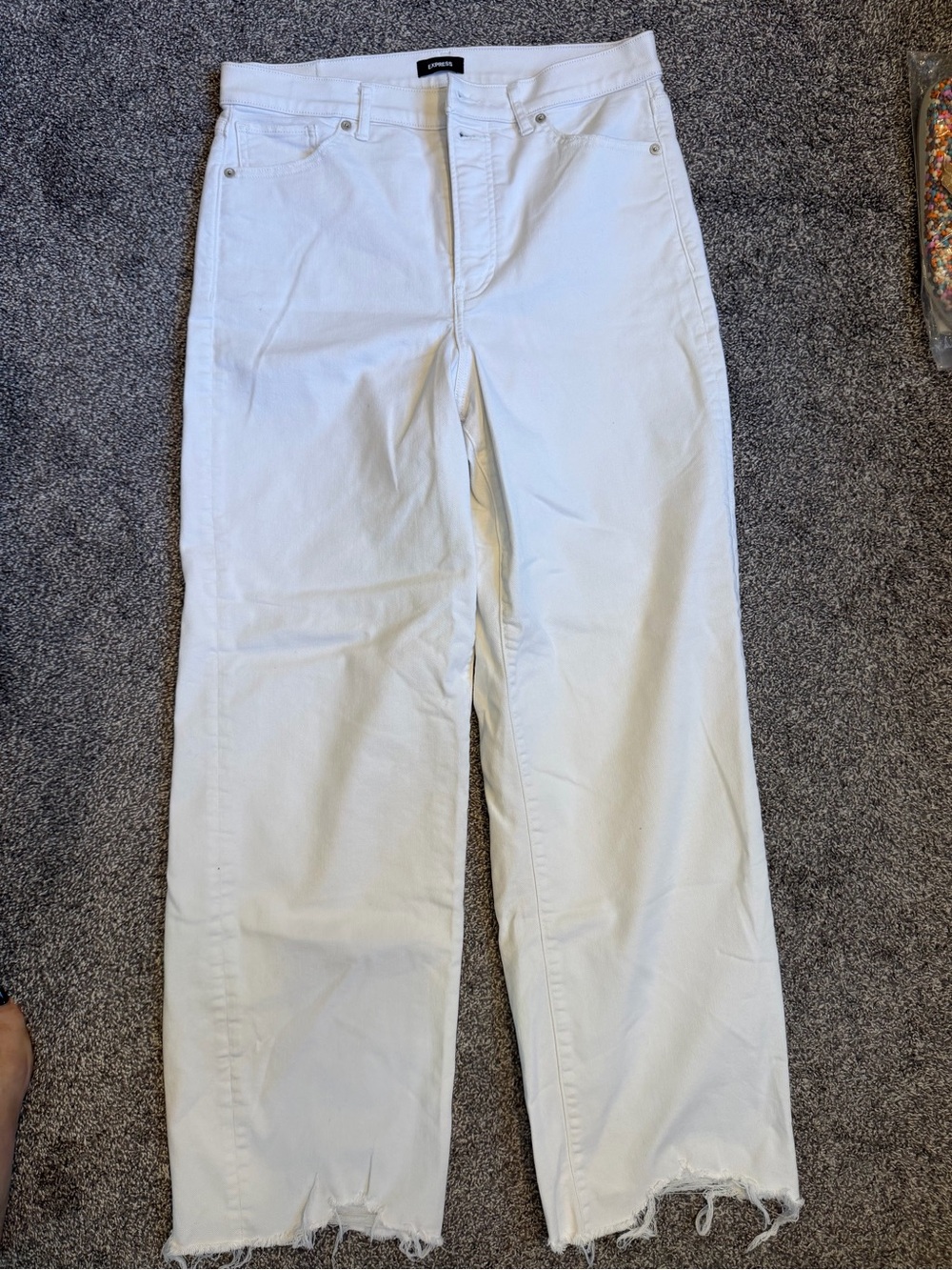 Express 90’s White Wide Leg High-Rise Jeans with Gold Hardware